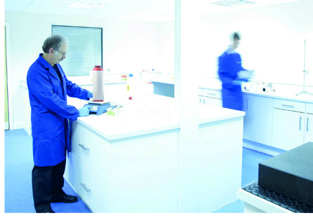 WALKER凝聚式無(wú)硅過(guò)濾器的檢測(cè)室 WALKER凝聚式無(wú)硅過(guò)濾器的檢測(cè)室